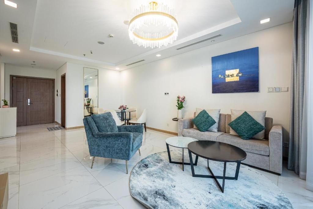 Tony Luxury Inside Landmark 81 Tower