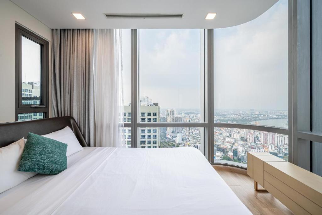 Tony Luxury Inside Landmark 81 Tower