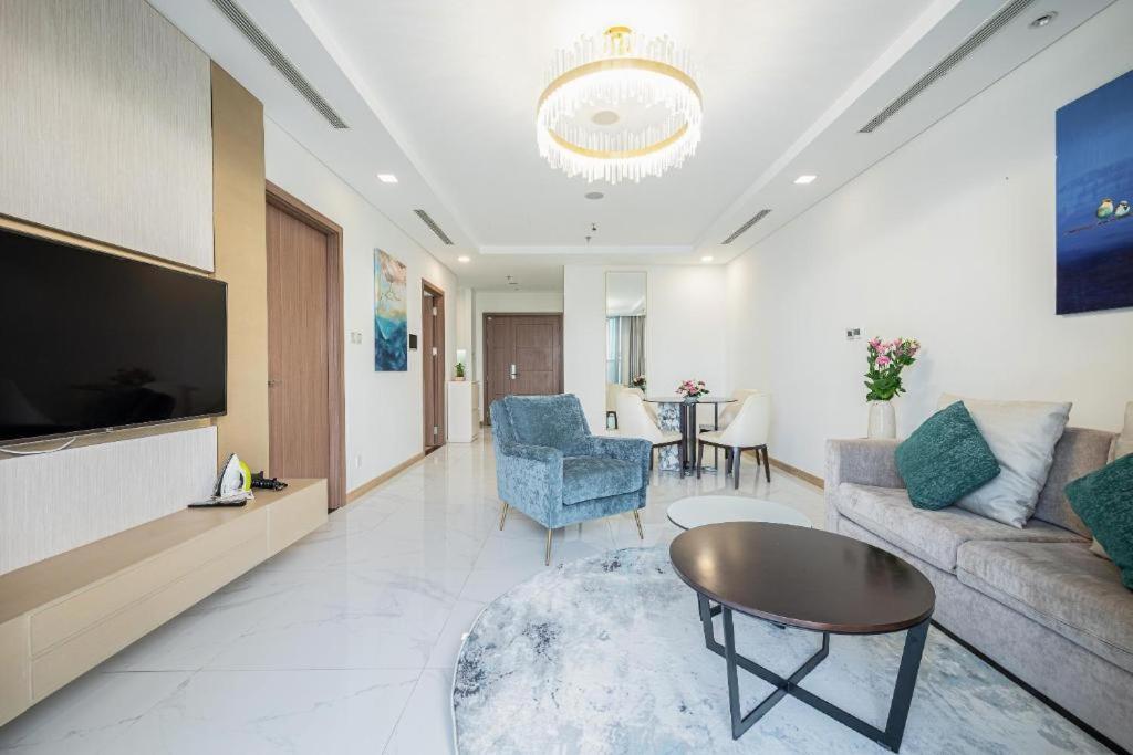 Tony Luxury Inside Landmark 81 Tower