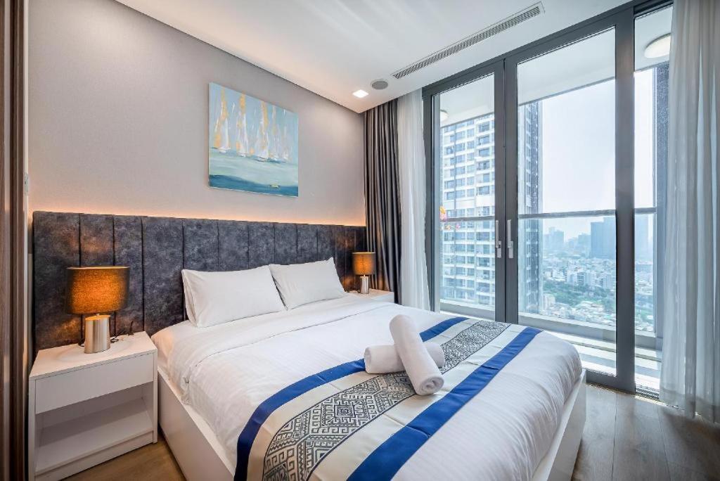 Tony Luxury Inside Landmark 81 Tower