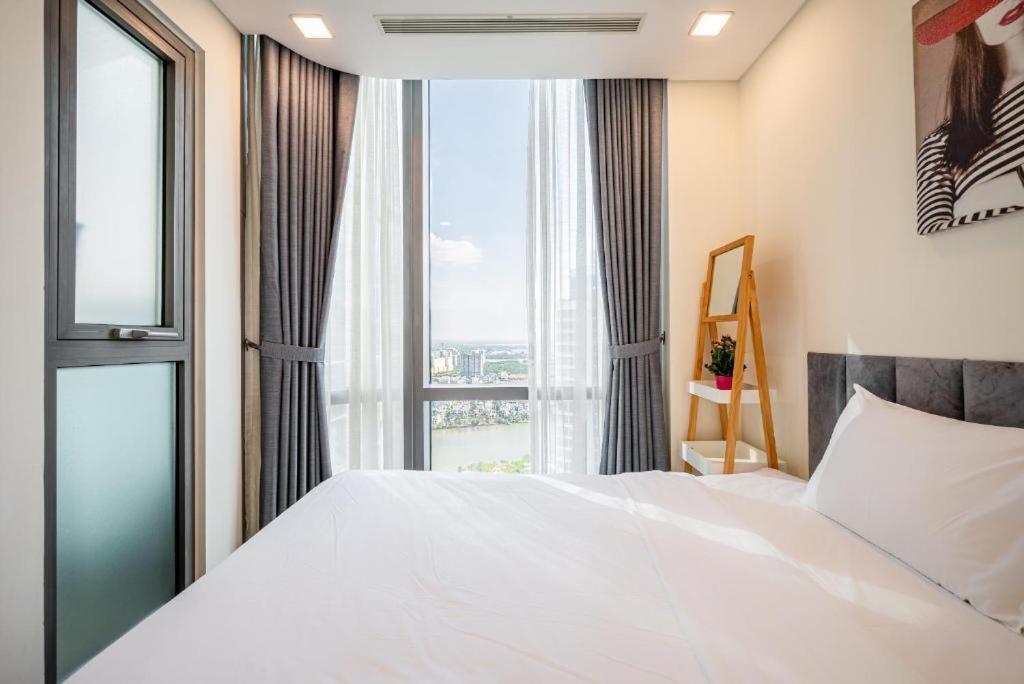 Khách sạn Tony Luxury Inside Landmark 81 Tower TP. Hồ Chí Minh