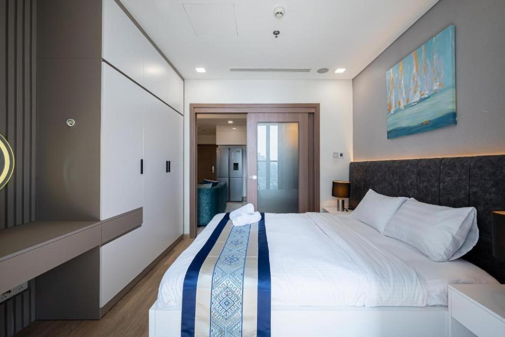 Tony Luxury Inside Landmark 81 Tower